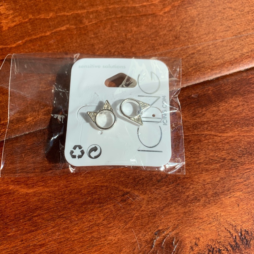 Sparkly Cat Stud Earrings (free w/bundle)